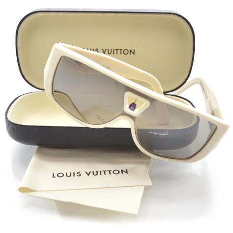 louis vuitton sunglass case pm|louis vuitton bindi sunglasses.